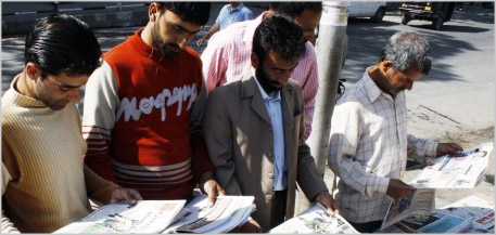 news-paper-readers011