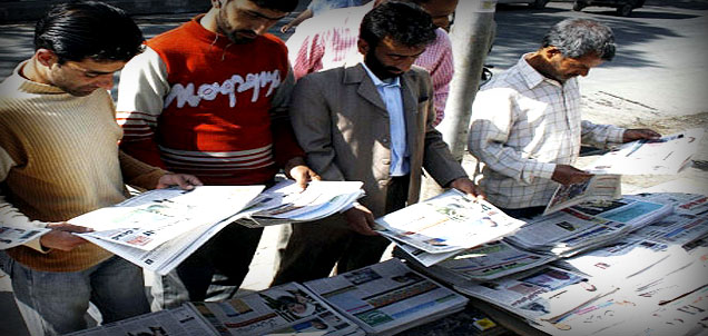 newspaper-readers012