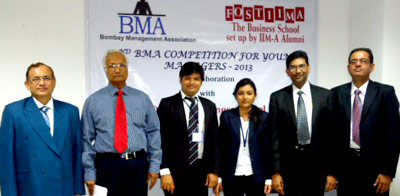 The-winning-team-from-Cogito-Consulting-with-the-judges