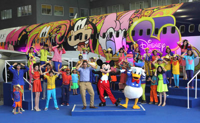 Disney's-beloved-Mickey-Mouse-and-Donald-Duck-along-with-the-popular-cast-from-Disney-Channel-india,-winners-of-Jet-Set-2-and-designer-Shantanu-on-the-occasion-of-unveil-of-the-Disney-branded-plane---2