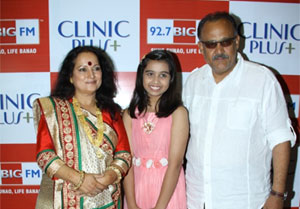 92.7-BIG-FM-launches--(L---R)-Himani-Shivpuri,-Sparsh-Khanchandani-and-Alok-Nath-at-92.7-BIG-FM's-launch-press-conference-of-Radio-Ki-Pehli-Picture---Maa-Ke-Aanchal-Mein-in-association-with-Clinic-Plus