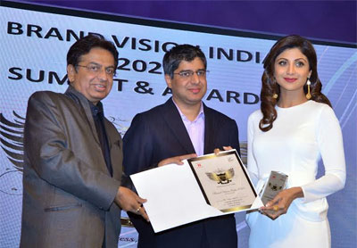 Entrepreneur-Shilpa-Shetty-being-felicitated-at-NEXBRANDS-Event
